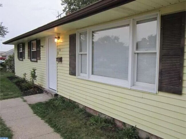 Building Photo - 3 Bed Home for Rent