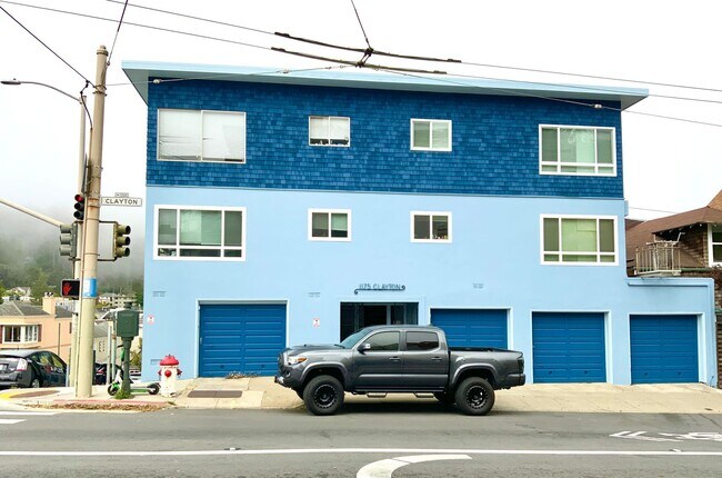 Building Photo - REMODELED KITCHEN! Storage, Parking Available, On-Site Laundry!