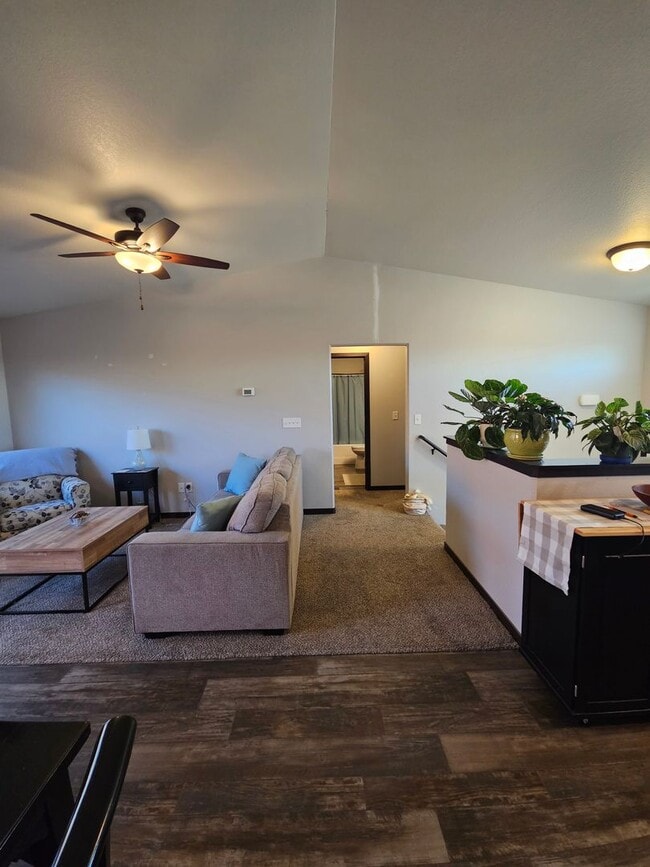 Building Photo - 4 BED | 2 BATH | DOUBLE GARAGE | RAPID VALLEY