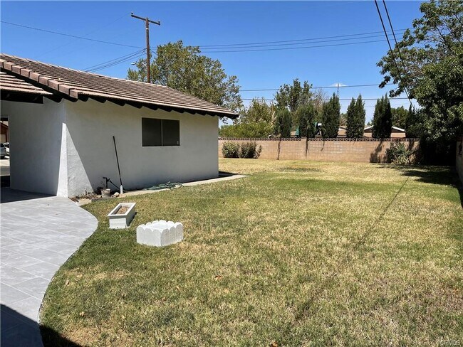 Building Photo - 1553 Albret St