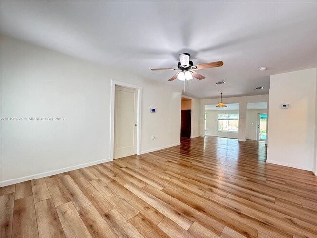 Building Photo - 2625 SW 67th Ave