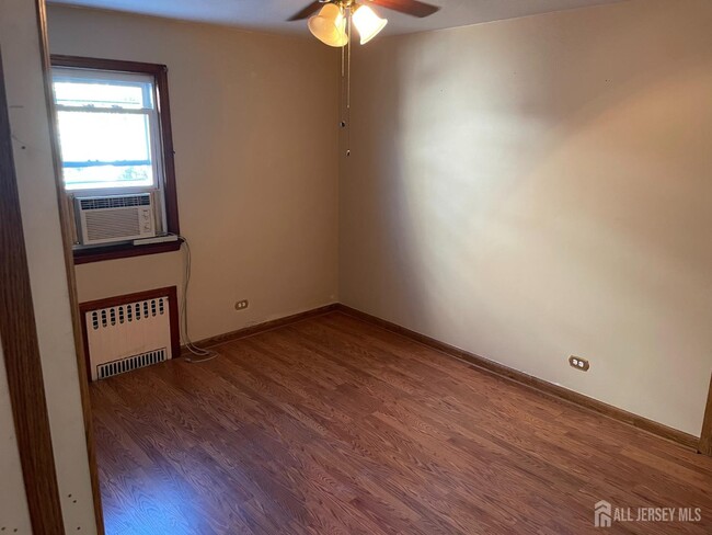 Building Photo - 215 Karsey St
