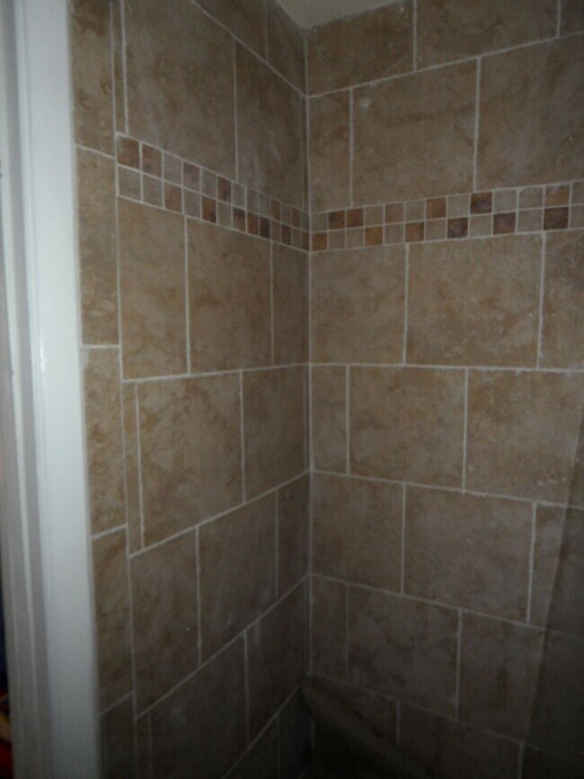 Building Photo - 3B/2B Beautiful & Spacious Townhome At Dan...