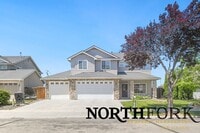 Building Photo - Perfectly Placed Meridian Home in Convenient Location