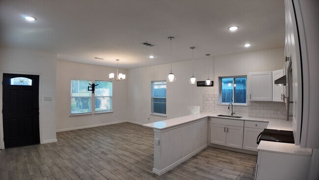 Building Photo - 4709 Lee St