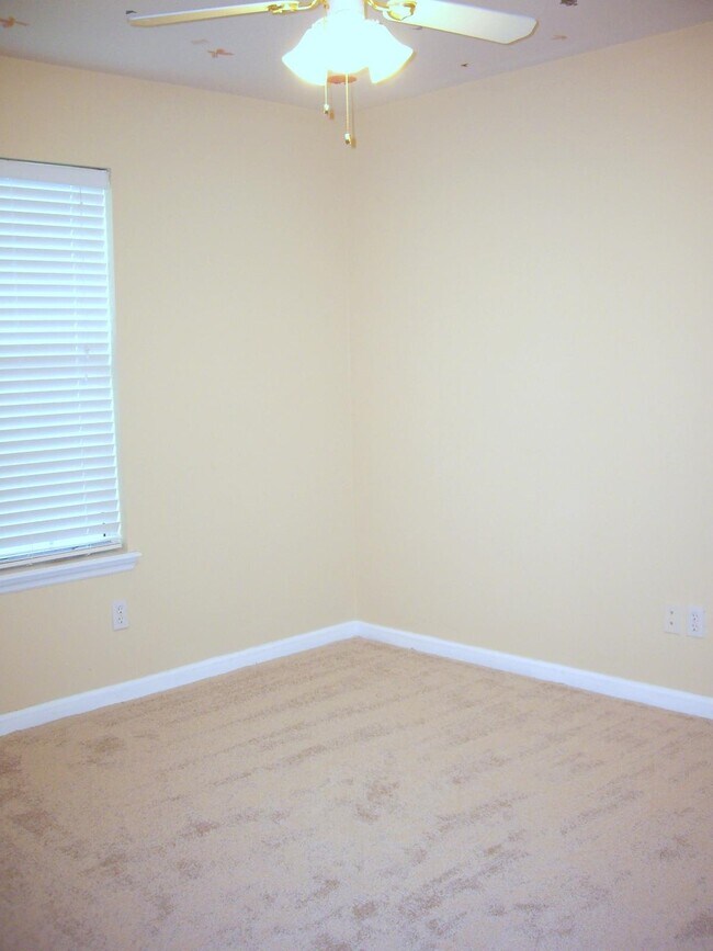 Building Photo - 1043 Winter Ln