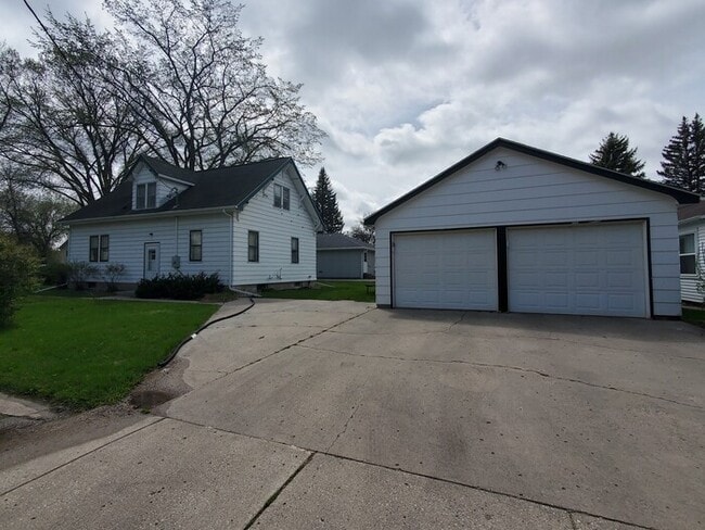 Building Photo - 1502 Cottonwood St