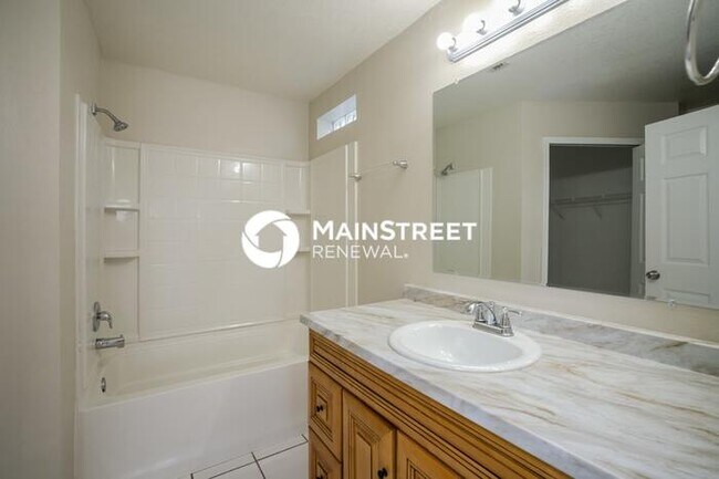 Building Photo - 4 Bedroom Pet-Friendly Home in DAVENPORT, FL with Main Street Renewal