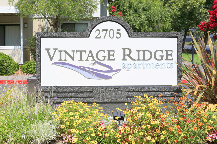 Front Sign - Vintage Ridge Apartment Homes