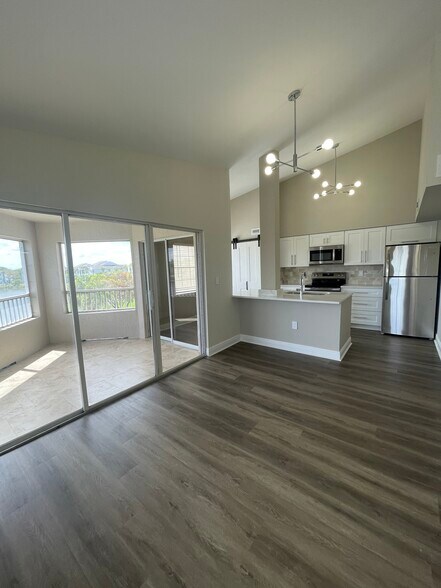 Building Photo - 2850 N Oakland Forest Dr