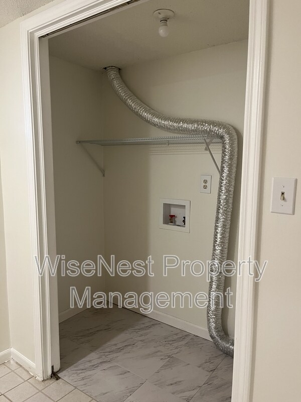 Building Photo - 514 SE Adobe Dr