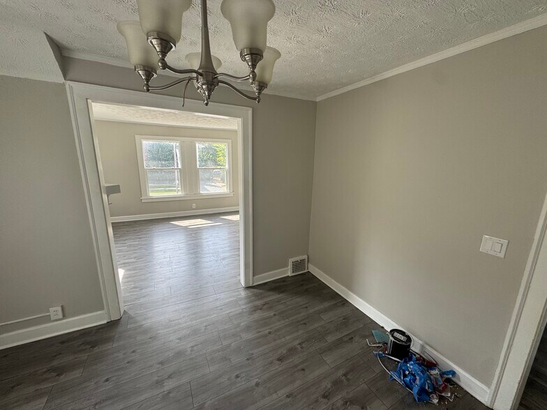 Building Photo - 1335 West Blvd