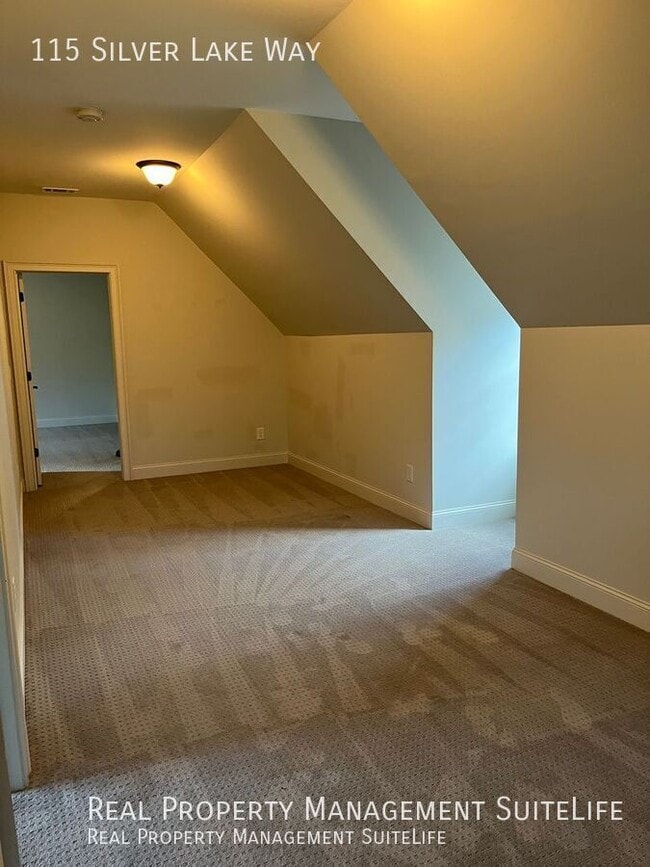 Building Photo - 115 Silver Lake Way