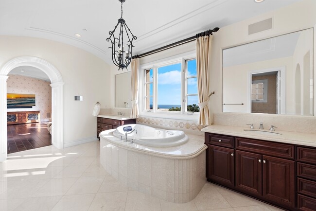 Building Photo - 8 Whalers Bluff