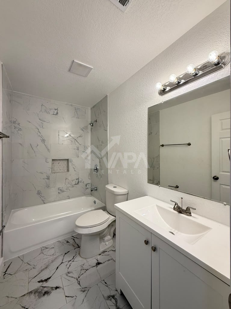 Building Photo - 4847 Featherock Dr