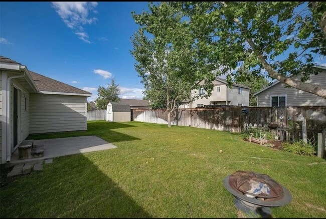 Building Photo - Fantastic River Rock Home