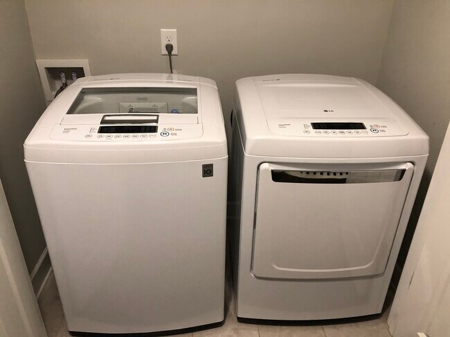 Building Photo - 5543 Prada Dr