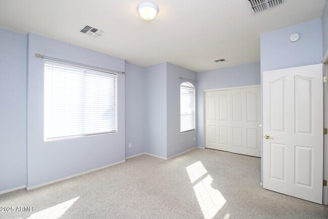 Building Photo - 3316 E Kingbird Pl