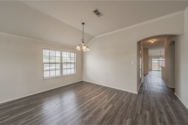 Building Photo - 636 Saddleway Dr