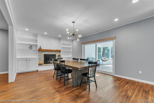 Building Photo - 3015 High Pointe Ct