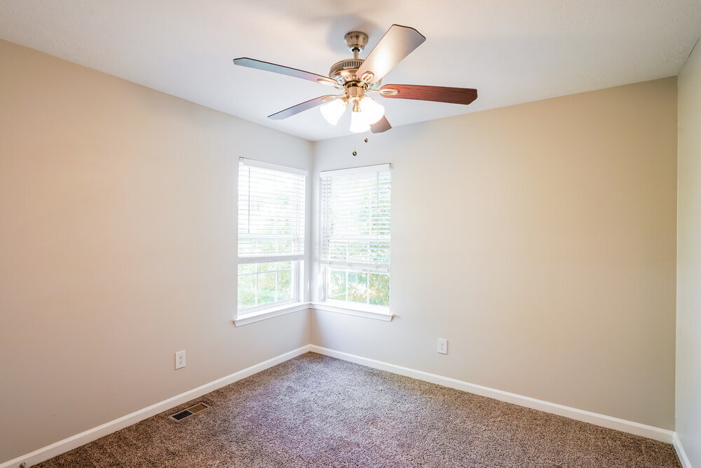 Building Photo - 404 Barking Dr