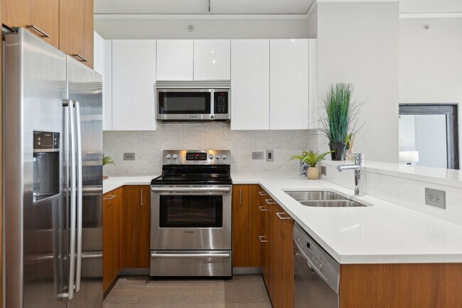 Building Photo - 1901 S Calumet Ave