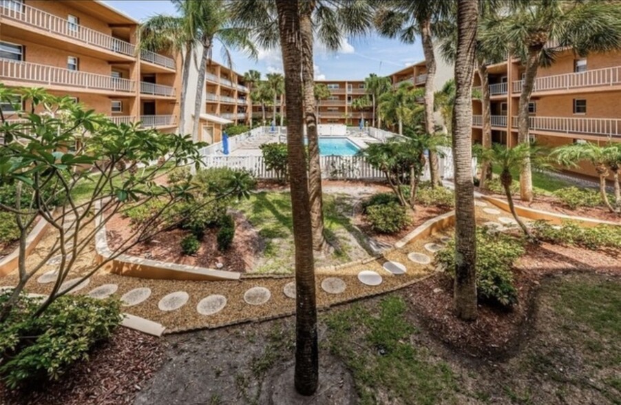 Building Photo - 12760 Indian Rocks Rd
