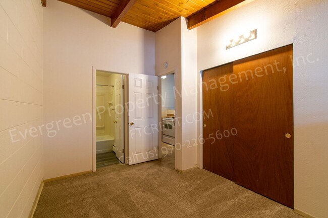 Building Photo - 701 Parker St
