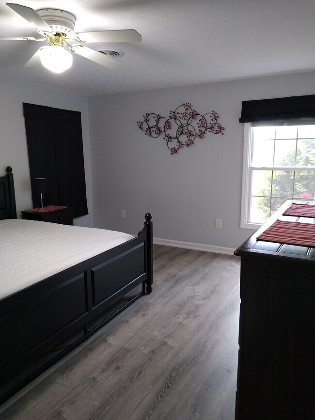 Building Photo - 101 Pinewood Dr