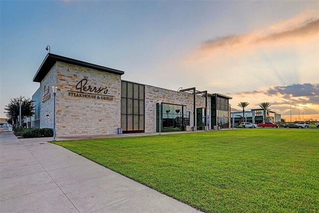 Building Photo - 316 Parkwood Village Dr