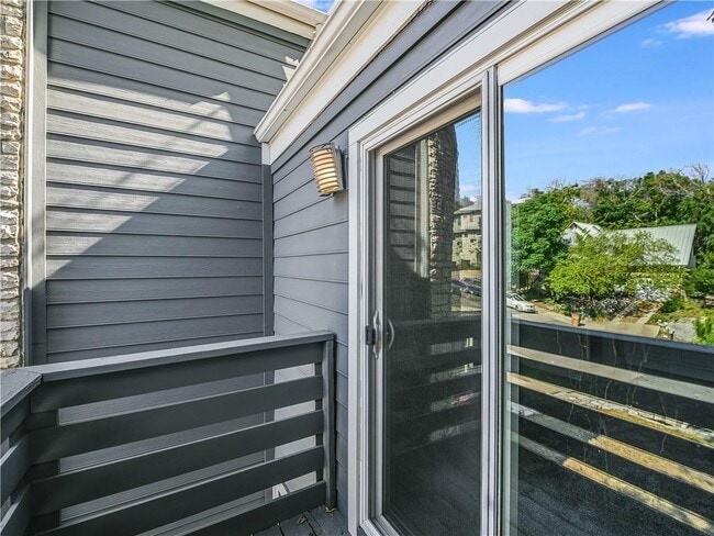 Building Photo - 6911 Thorncliffe Dr