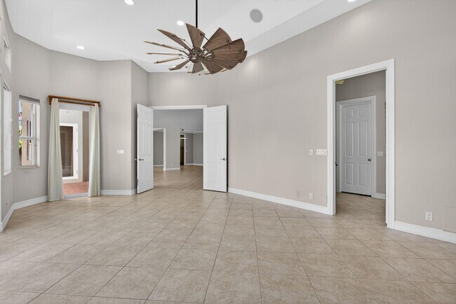 Building Photo - 4901 NE 29th Ave