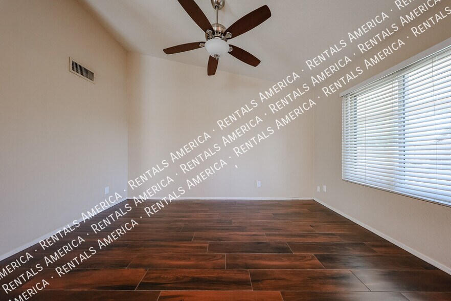 Building Photo - 4583 W Elgin St