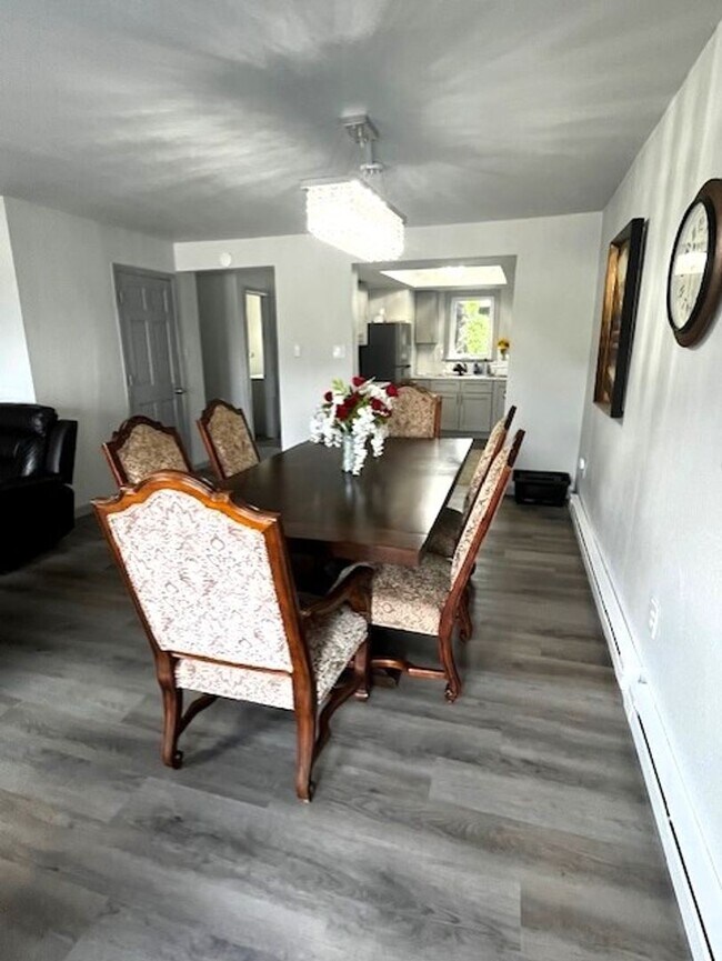 Building Photo - Winter Seasonal Rental- Lakeside Townhouse...