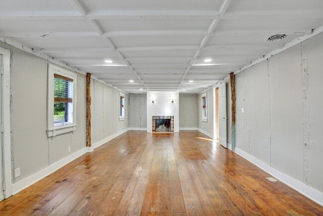 Building Photo - 317 Mill St