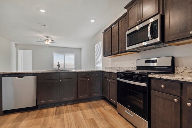 Building Photo - 400 Mystic Slopes Dr