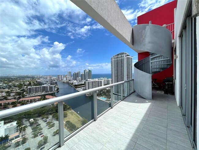 Building Photo - 2600 E Hallandale Beach Blvd