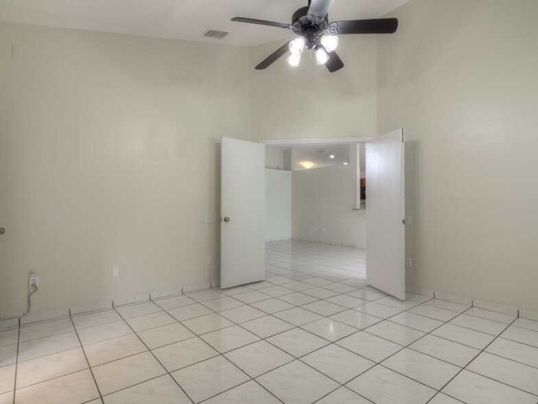 Building Photo - 8344 Fort Thomas Way