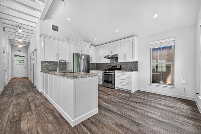 Building Photo - 6441 Kirby Dr