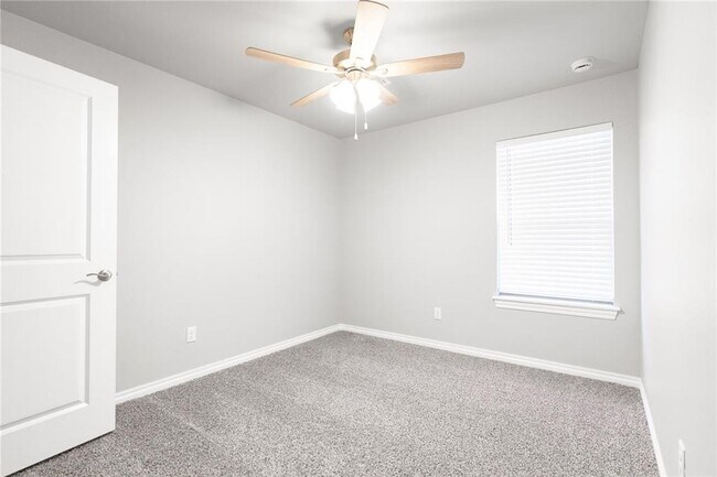 Building Photo - Brand new! Very Nice 3 bedroom 2 bath home in Choctaw schools