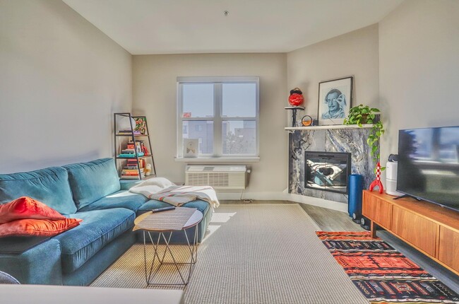 Building Photo - 212 70th St