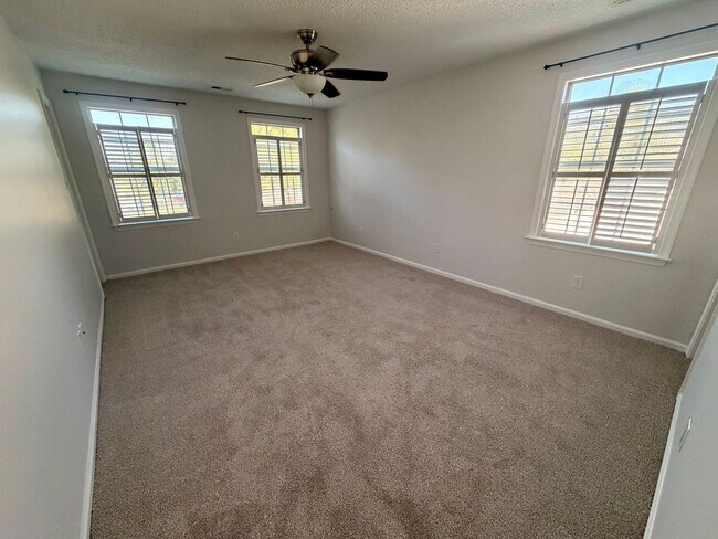 Building Photo - 848 Daimler Dr