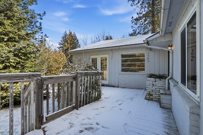 Building Photo - 1503 South Southeast Boulevard