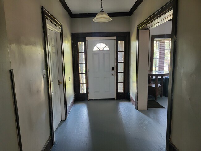 Building Photo - 226 E 16th Ave