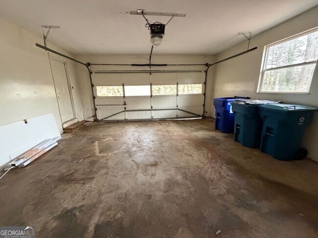 Building Photo - 804 Emerald Forest Cir SW