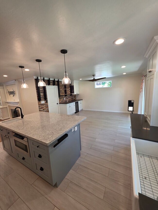 Building Photo - Endearing 4/2 Top of the Line Remodel in Concord's Canterbury Neighborhood