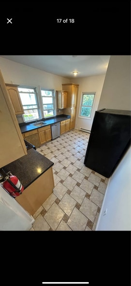 Building Photo - 466 Cortlandt St