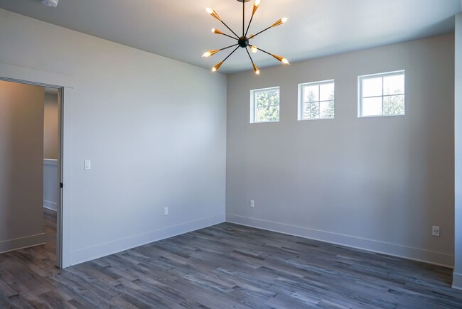 Building Photo - 2148