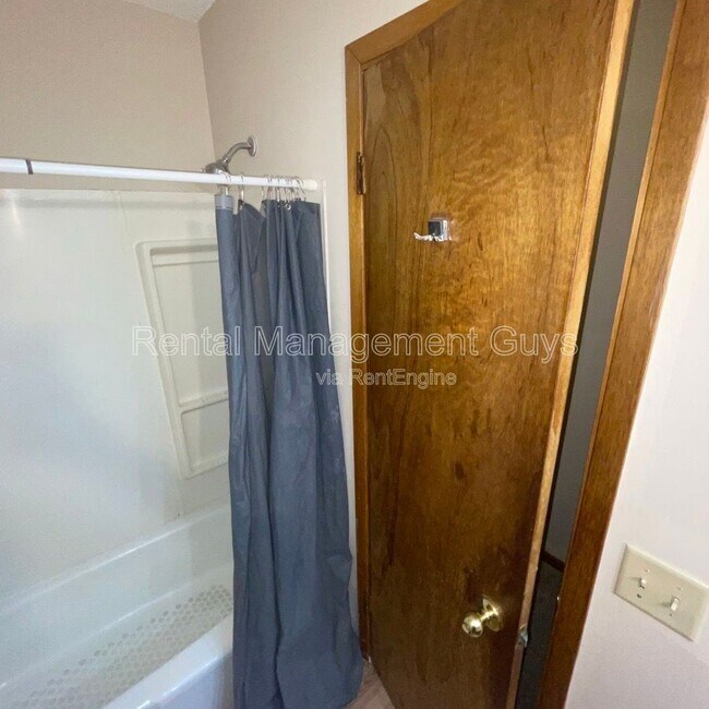 Building Photo - 3319 Longfellow Ave