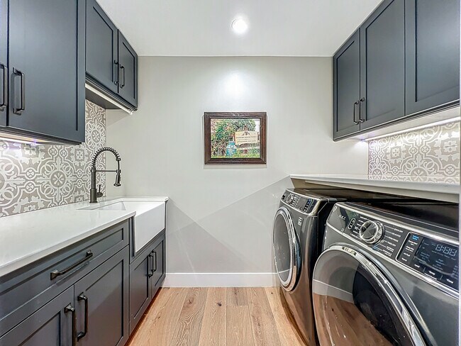Building Photo - 281 Shell Point E